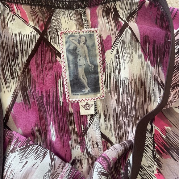 Burning Torch A line the length skirt. - Picture 2 of 3